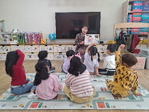 [지천초병설유치원] 이야기할머니와 함께 세대간 소통의 시간 가져요