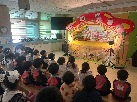 [왜관동부초병설유치원]유-보이음 인형극 관람
