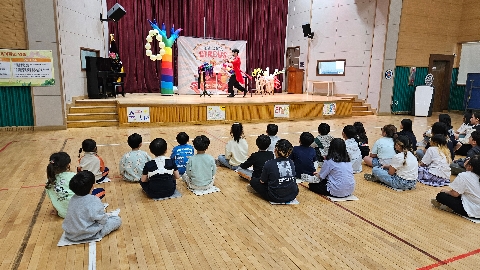 [동명초병설유치원] 마술로 하나되는 형님과 동생 사이 (유·초이음 벌룬 마술쇼 공연 관람)