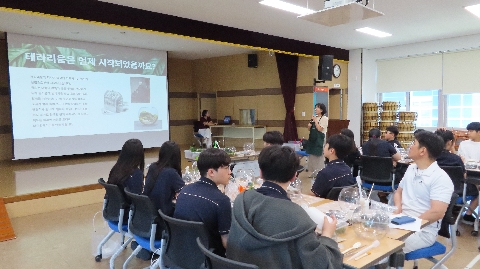 [성산중] 사제동행 테라리움 만들기로 탄소중립 실천