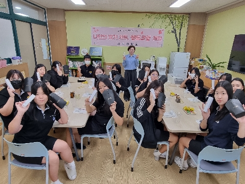 (사동중) 나만의 향기 핸드크림 만들기 체험 진행