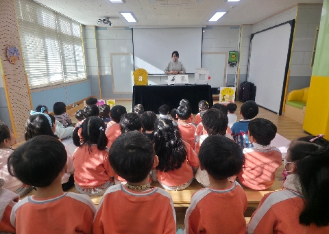 [모전초병설유]이렇게 다르지만 우리는 친구