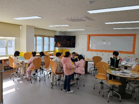 [점촌초] 도서관에서 펼쳐진 가을 인문학 여정