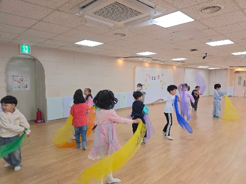 [문경유] 4월 놀이 자람 데이: 봄 담은 데이 운영