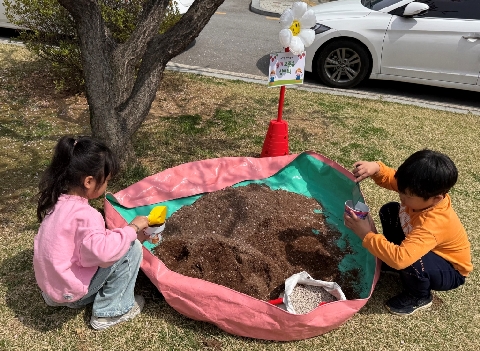 [점촌초병설유] 식목일, 우리가 키우는 작은 딸기 이야기