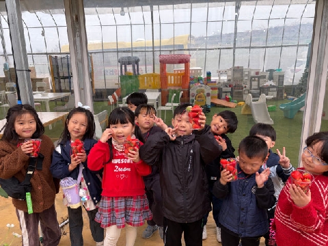 [문경초병설유치원] 공동교육과정 첫 만남, 딸기처럼 달콤한 우정이 피어나요