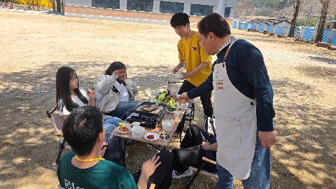 [동로중] “벚꽃 아래 피어난 우정과 안전!” ‘벚꽃핀 데이’ 행사 성료