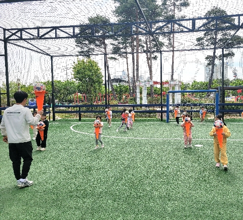 [신기초병설유치원]『어린이 축구교실 체험 활동』실시