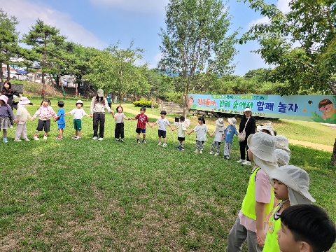 [신기초병설유치원] 「숲 밧줄 놀이 체험」실시 