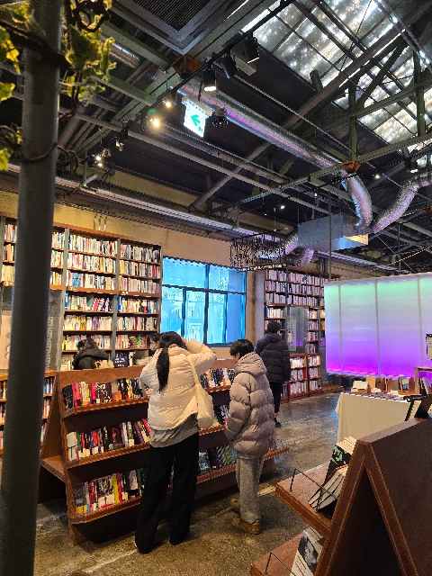 [평해중] 책과 무대의 향연 속에서 '미래의 나'를 찾다. - 부산 문화예술진로체험 