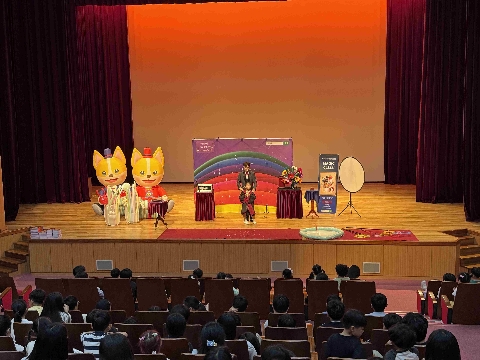 울릉도서관, 《마법선물상자》공연 성료