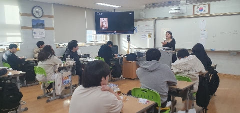 경북중부중-진로연계교육 그림책을 활용한 자아찾기 사진북 만들기 체험
