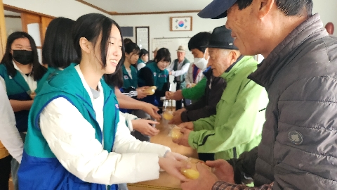 [영천여고] 경북RCY, 스승의 날 맞이 제빵봉사
