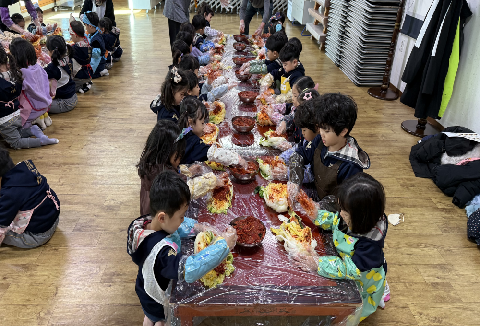 [호명라온유치원] 겨울맞이 김치담그기 체험
